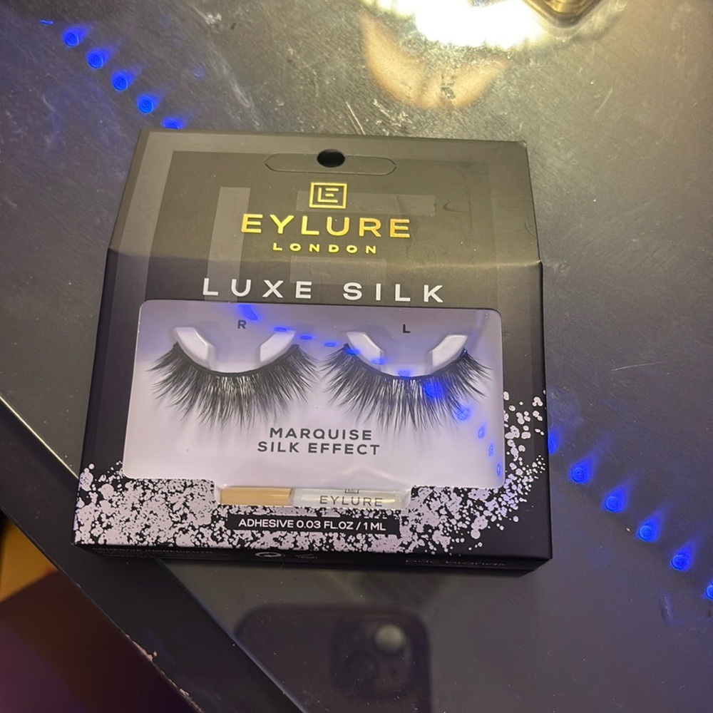 Wispy long lashes